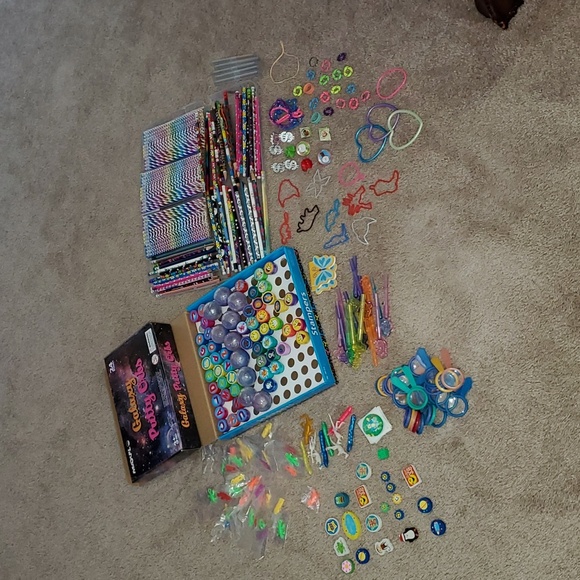 Classroom Treasure Box Prizes Kids Birthday Party Favors Assorted Goody Bags - Picture 1 of 7